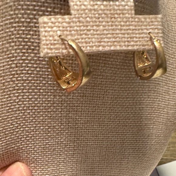 Gold Tone Chunky Hoop Earrings (BR1111) - Picture 3 of 7